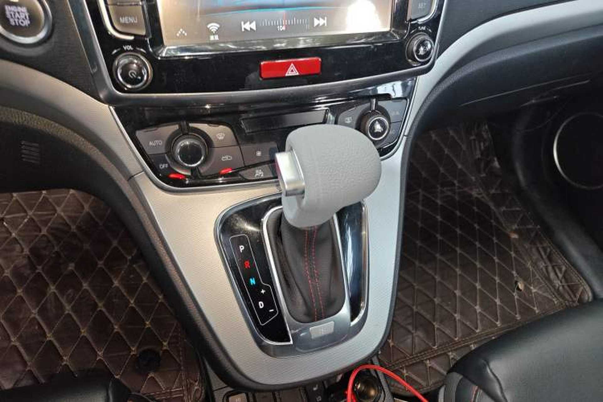 Used Haval H6 2015 Sport Edition 1.5T Automatic Two-Wheel Drive Luxury Model Gear Lever