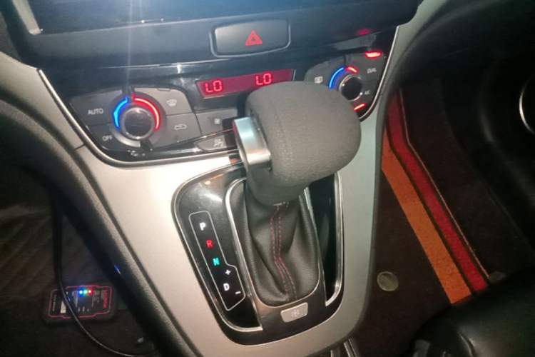 Used Haval H6 2015 Sport Edition 1.5T Automatic Two-Wheel Drive Luxury Model Gear Lever