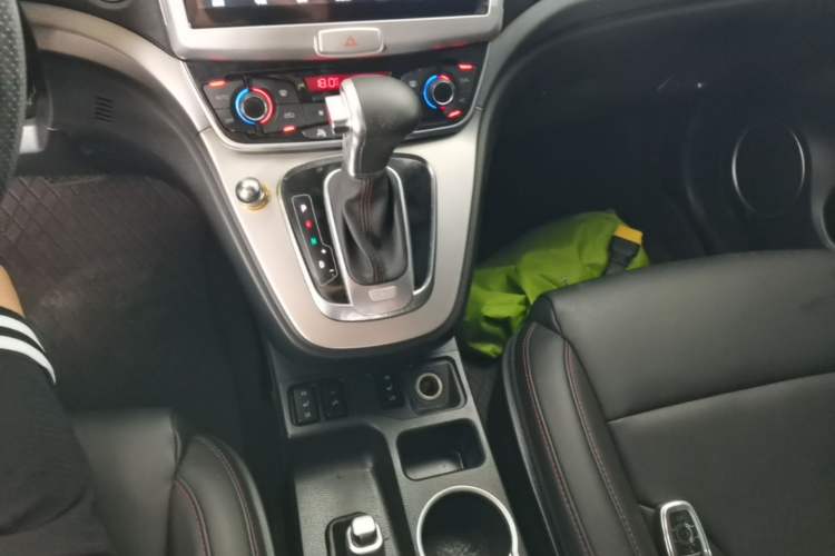 Used Haval H6 2015 Sport Edition 1.5T Automatic Two-Wheel Drive Luxury Model Gear Lever