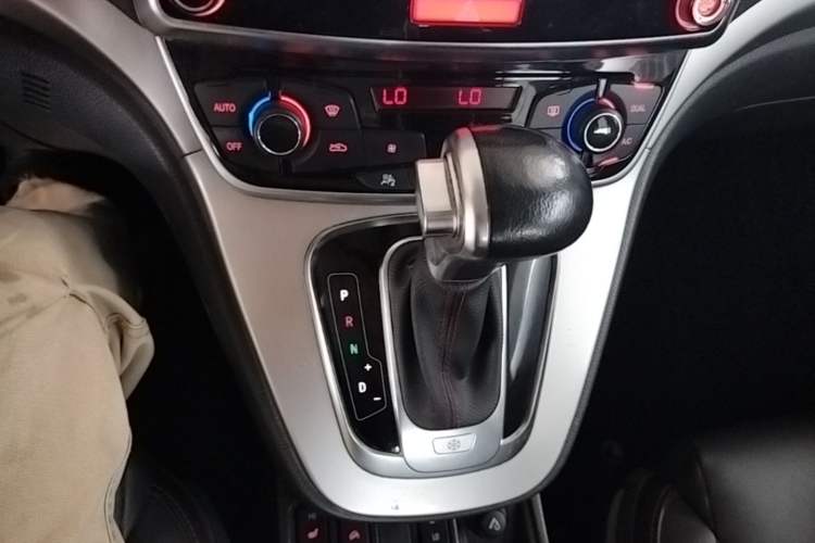Used Haval H6 2015 Sport Edition 1.5T Automatic Two-Wheel Drive Luxury Model Gear Lever