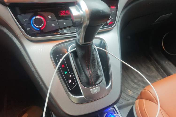 Used Haval H6 2015 Sport Edition 1.5T Automatic Two-Wheel Drive Luxury Model Gear Lever