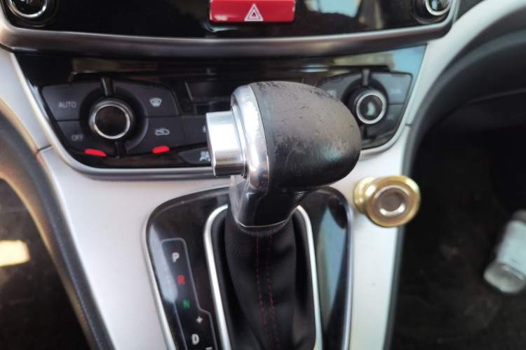 Used Haval H6 2015 Sport Edition 1.5T Automatic Two-Wheel Drive Luxury Model Gear Lever