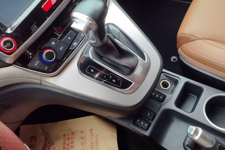 Used Haval H6 2015 Sport Edition 1.5T Automatic Two-Wheel Drive Luxury Model Gear Lever