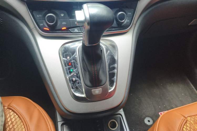 Used Haval H6 2015 Sport Edition 1.5T Automatic Two-Wheel Drive Luxury Model Gear Lever