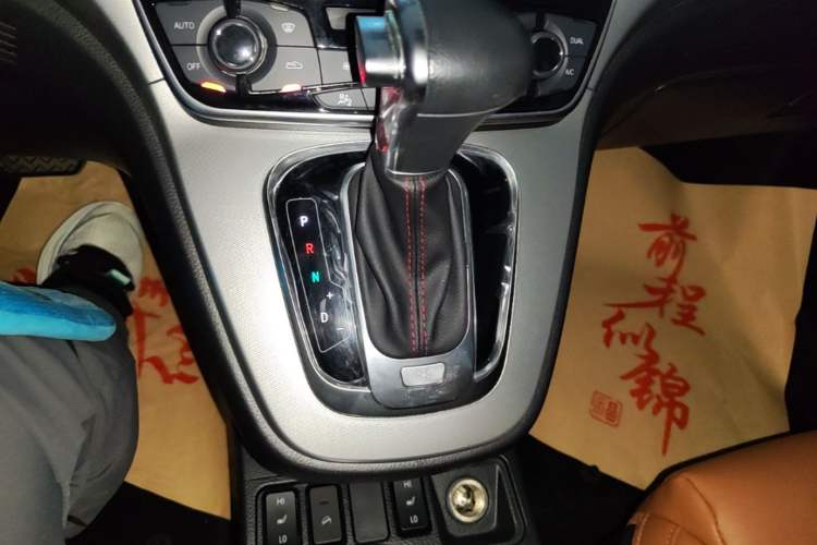 Used Haval H6 2015 Sport Edition 1.5T Automatic Two-Wheel Drive Luxury Model Gear Lever