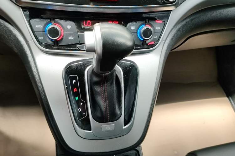 Used Haval H6 2015 Sport Edition 1.5T Automatic Two-Wheel Drive Luxury Model Gear Lever