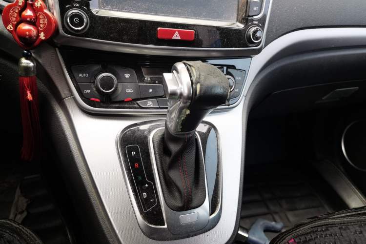 Used Haval H6 2015 Sport Edition 1.5T Automatic Two-Wheel Drive Luxury Model Gear Lever