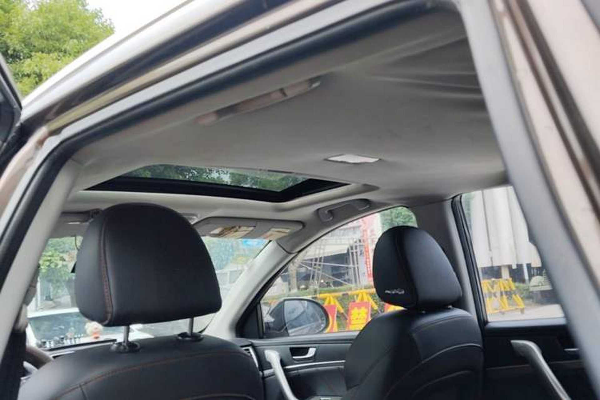 Used Haval H6 2015 Sport Edition 1.5T Automatic Two-Wheel Drive Luxury Model Headliner
