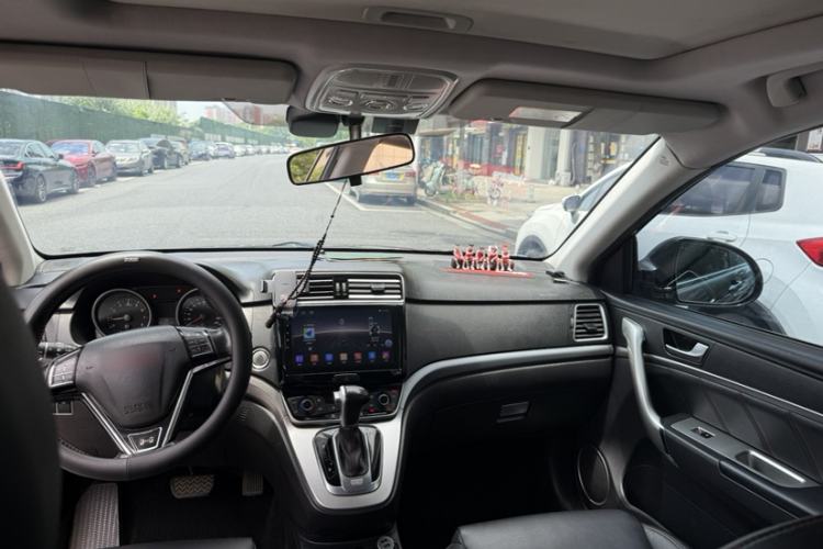 Used Haval H6 2015 Sport Edition 1.5T Automatic Two-Wheel Drive Luxury Model Interior 1