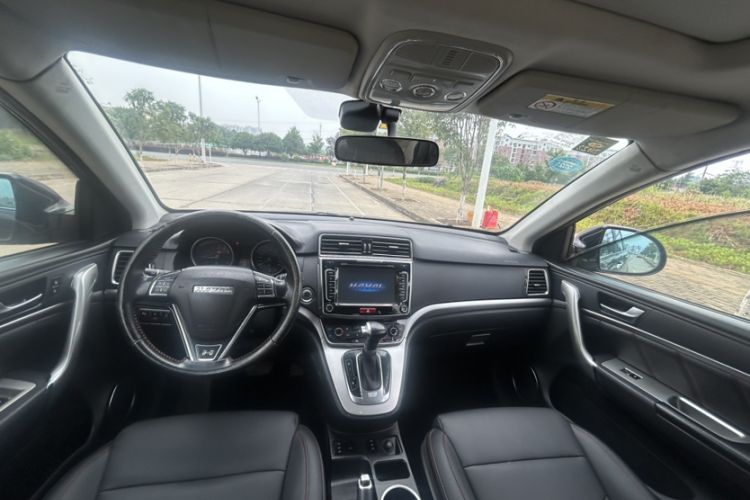 Used Haval H6 2015 Sport Edition 1.5T Automatic Two-Wheel Drive Luxury Model Interior 3