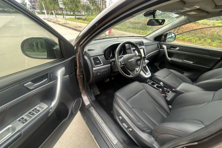 Used Haval H6 2015 Sport Edition 1.5T Automatic Two-Wheel Drive Luxury Model Interior 4