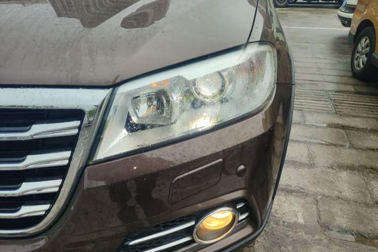 Used Haval H6 2015 Sport Edition 1.5T Automatic Two-Wheel Drive Luxury Model Left Front Headlight
