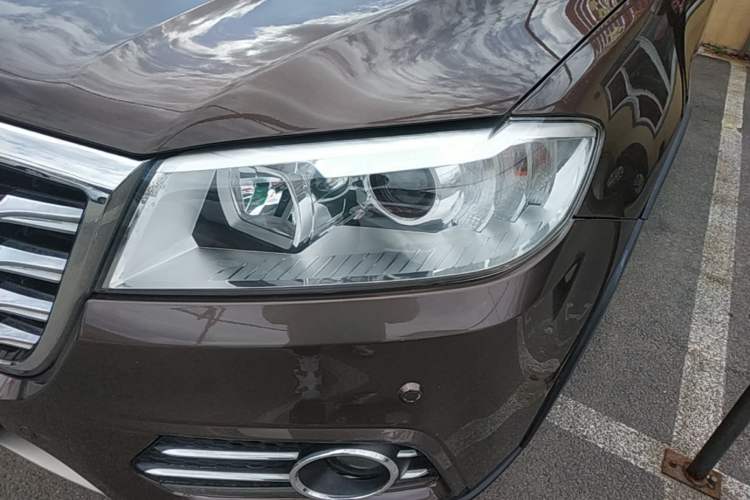 Used Haval H6 2015 Sport Edition 1.5T Automatic Two-Wheel Drive Luxury Model Left Front Headlight