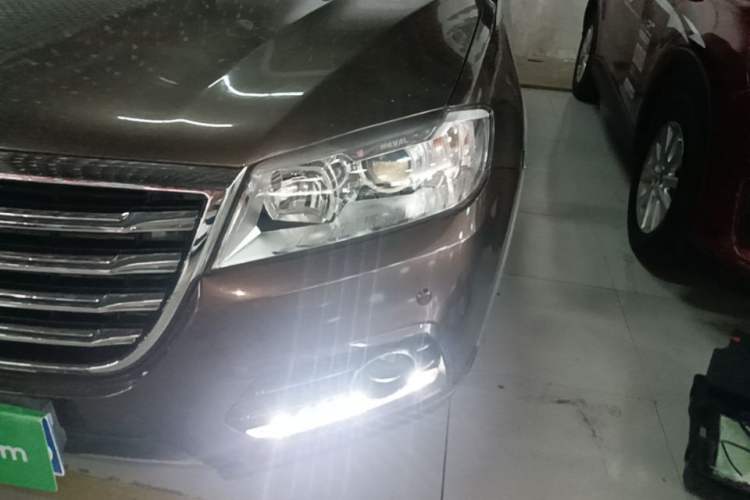Used Haval H6 2015 Sport Edition 1.5T Automatic Two-Wheel Drive Luxury Model Left Front Headlight
