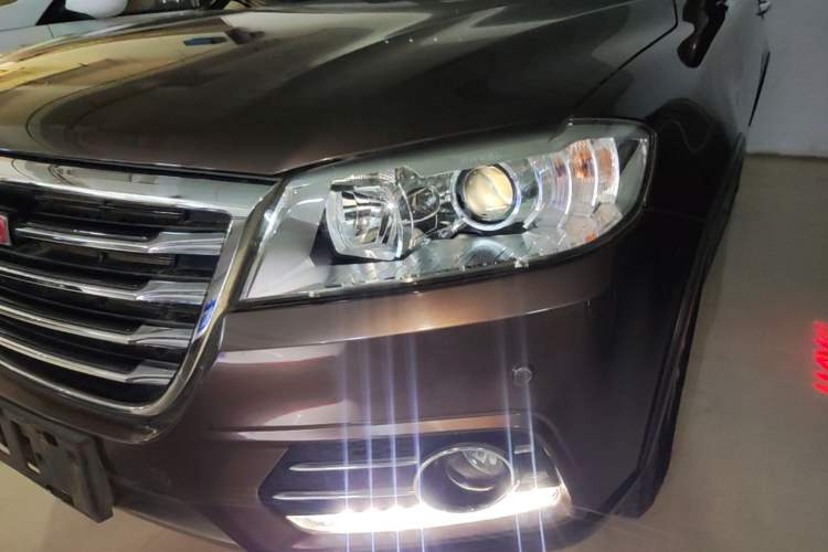 Used Haval H6 2015 Sport Edition 1.5T Automatic Two-Wheel Drive Luxury Model Left Front Headlight