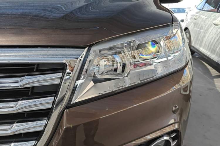 Used Haval H6 2015 Sport Edition 1.5T Automatic Two-Wheel Drive Luxury Model Left Front Headlight