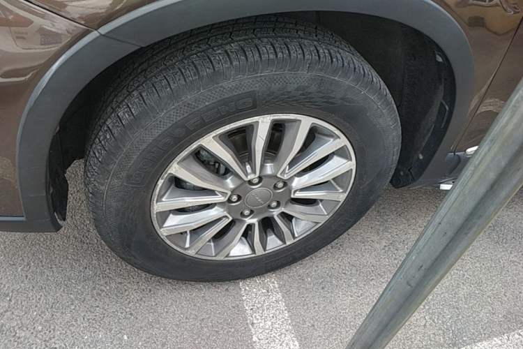 Used Haval H6 2015 Sport Edition 1.5T Automatic Two-Wheel Drive Luxury Model Left Front Wheel Hub