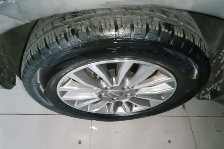 Used Haval H6 2015 Sport Edition 1.5T Automatic Two-Wheel Drive Luxury Model Left Front Wheel Hub