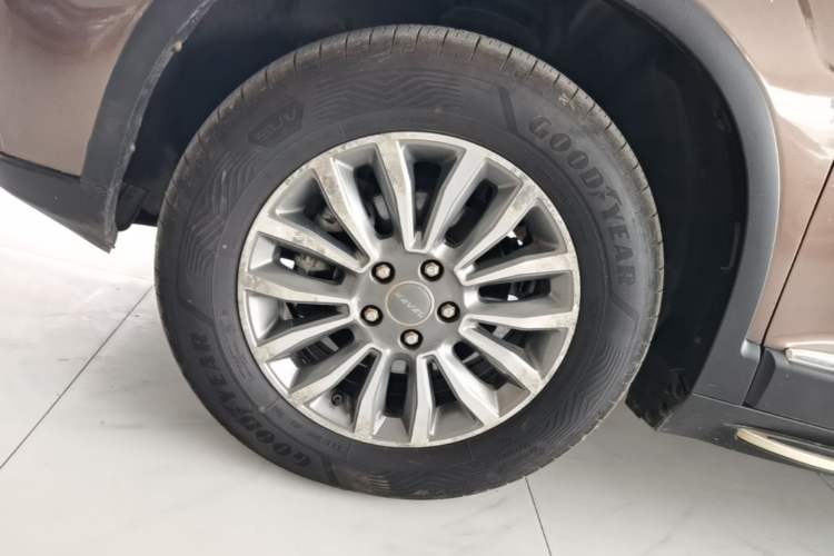 Used Haval H6 2015 Sport Edition 1.5T Automatic Two-Wheel Drive Luxury Model Left Front Wheel Hub