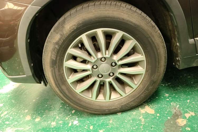 Used Haval H6 2015 Sport Edition 1.5T Automatic Two-Wheel Drive Luxury Model Left Front Wheel Hub