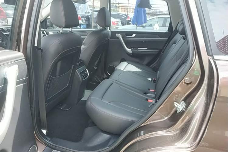 Used Haval H6 2015 Sport Edition 1.5T Automatic Two-Wheel Drive Luxury Model Left Rear Seat