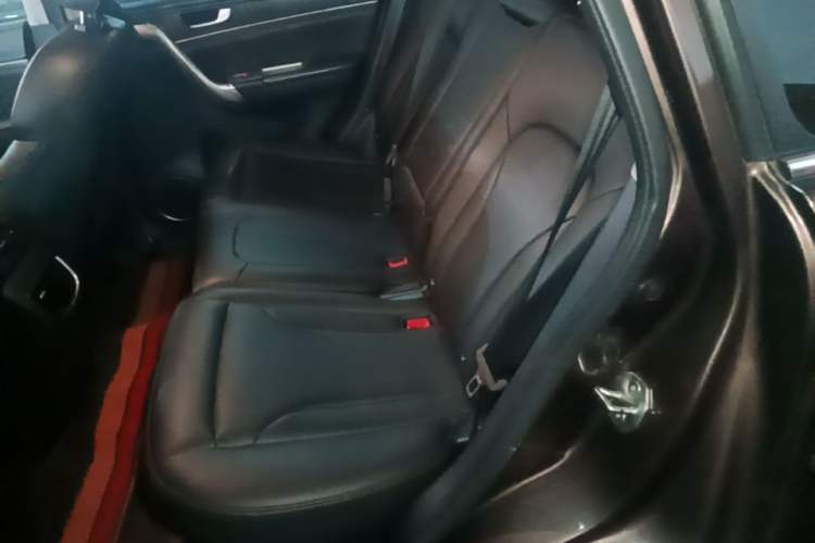 Used Haval H6 2015 Sport Edition 1.5T Automatic Two-Wheel Drive Luxury Model Left Rear Seat