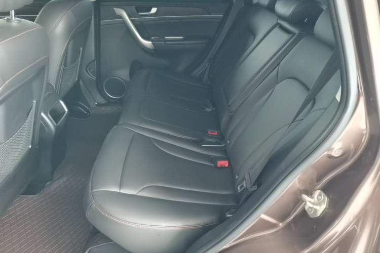 Used Haval H6 2015 Sport Edition 1.5T Automatic Two-Wheel Drive Luxury Model Left Rear Seat