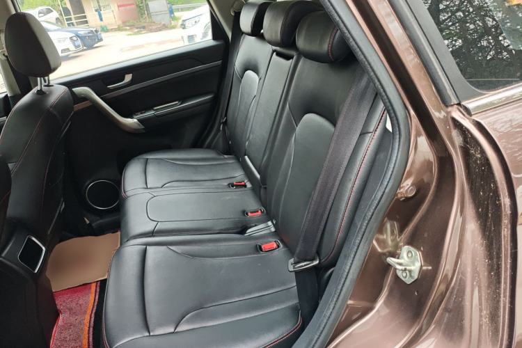 Used Haval H6 2015 Sport Edition 1.5T Automatic Two-Wheel Drive Luxury Model Left Rear Seat