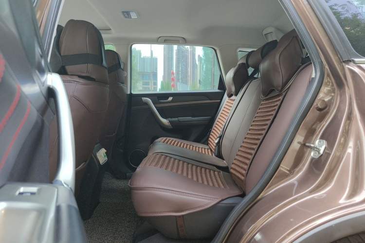 Used Haval H6 2015 Sport Edition 1.5T Automatic Two-Wheel Drive Luxury Model Left Rear Seat