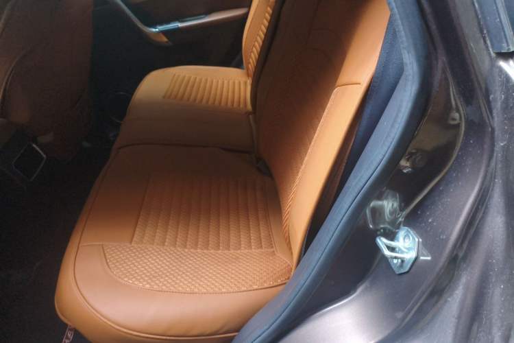 Used Haval H6 2015 Sport Edition 1.5T Automatic Two-Wheel Drive Luxury Model Left Rear Seat