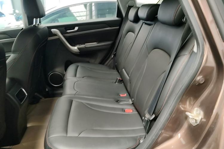 Used Haval H6 2015 Sport Edition 1.5T Automatic Two-Wheel Drive Luxury Model Left Rear Seat