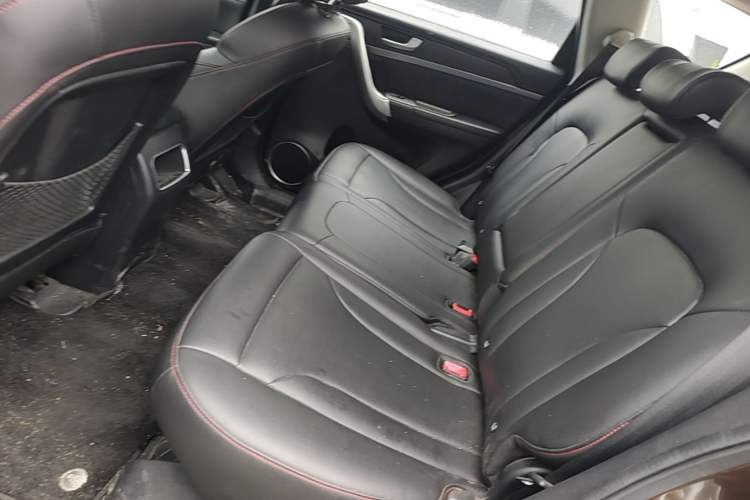 Used Haval H6 2015 Sport Edition 1.5T Automatic Two-Wheel Drive Luxury Model Left Rear Seat