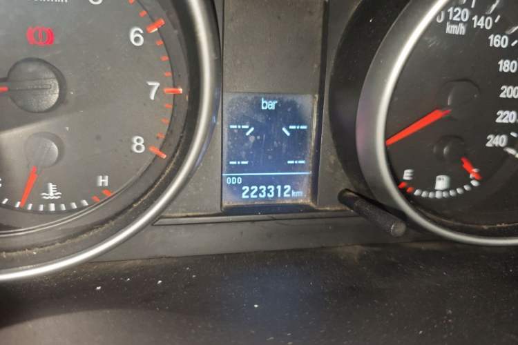 Used Haval H6 2015 Upgraded Model 1.5T Manual Two-Wheel Drive Elite Version Odometer Close Up
