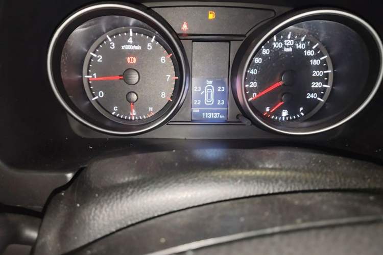 Used Haval H6 2015 Sport Edition 1.5T Manual Two-Wheel Drive Elite Model Odometer Close Up