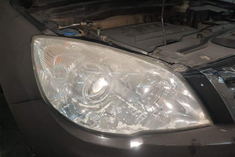 Used Haval H6 2015 Upgraded Model 1.5T Manual Two-Wheel Drive Elite Version Right Front Headlight