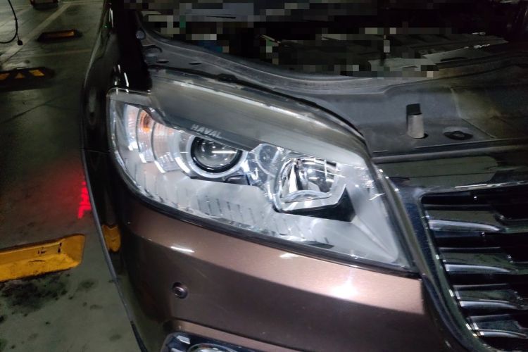 Used Haval H6 2015 Sport Edition 1.5T Automatic Two-Wheel Drive Luxury Model Right Front Headlight