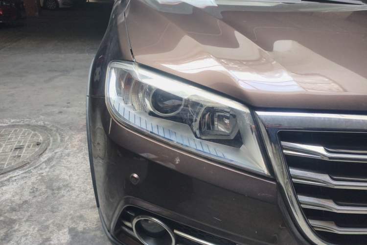 Used Haval H6 2015 Sport Edition 1.5T Automatic Two-Wheel Drive Luxury Model Right Front Headlight