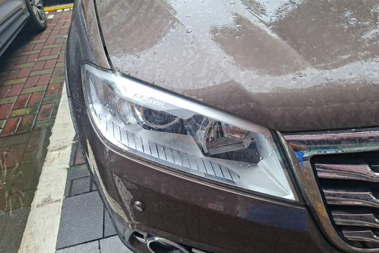 Used Haval H6 2015 Sport Edition 1.5T Automatic Two-Wheel Drive Luxury Model Right Front Headlight