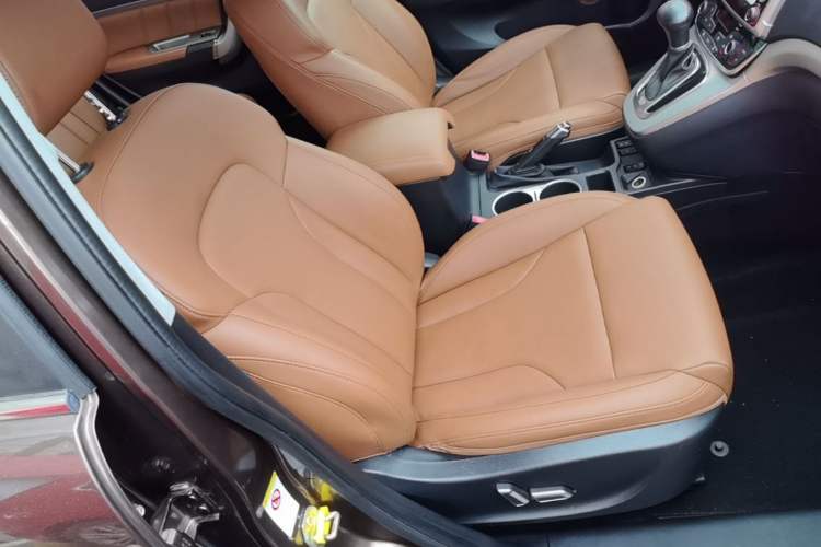 Used Haval H6 2015 Sport Edition 1.5T Automatic Two-Wheel Drive Luxury Model Right Front Seat