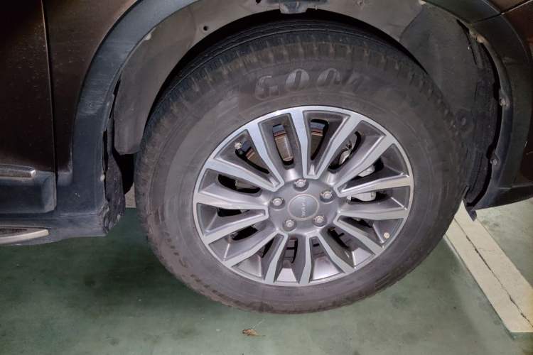 Used Haval H6 2015 Sport Edition 1.5T Automatic Two-Wheel Drive Luxury Model Right Front Wheel Hub