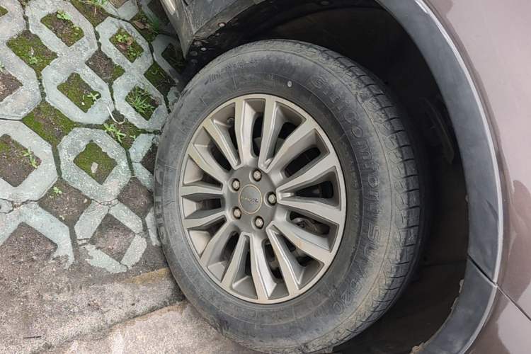 Used Haval H6 2015 Sport Edition 1.5T Automatic Two-Wheel Drive Luxury Model Right Front Wheel Hub