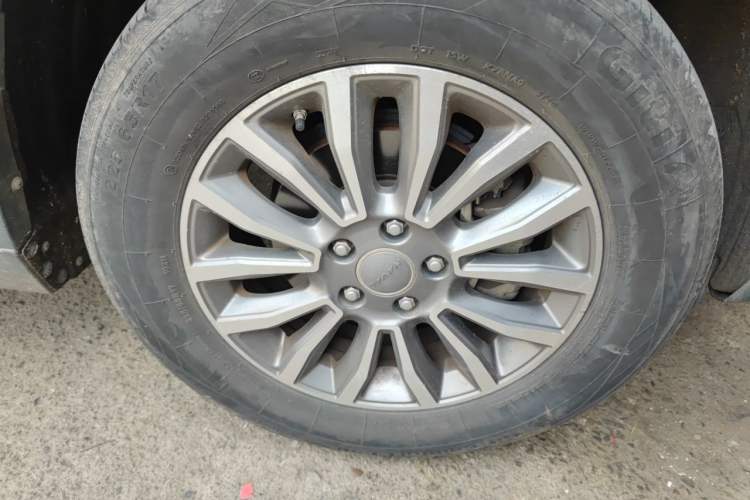 Used Haval H6 2015 Sport Edition 1.5T Automatic Two-Wheel Drive Luxury Model Right Front Wheel Hub