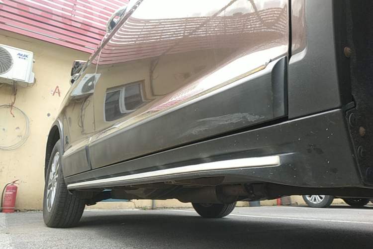 Used Haval H6 2015 Sport Edition 1.5T Automatic Two-Wheel Drive Luxury Model Right Side Sill