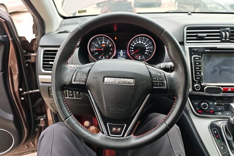 Used Haval H6 2015 Sport Edition 1.5T Automatic Two-Wheel Drive Luxury Model Steering Wheel