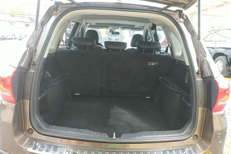 Used Haval H6 2015 Sport Edition 1.5T Automatic Two-Wheel Drive Luxury Model Trunk