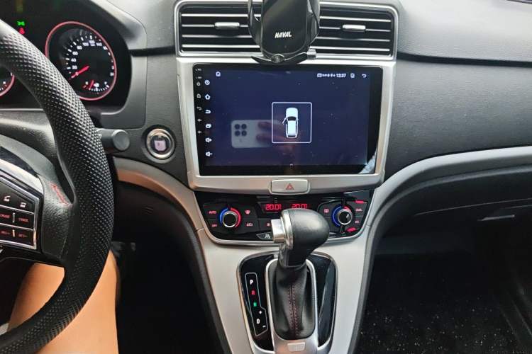 Used Haval H6 2015 Sport Edition 1.5T Automatic Two-Wheel Drive Luxury Model Audio And AC Panel