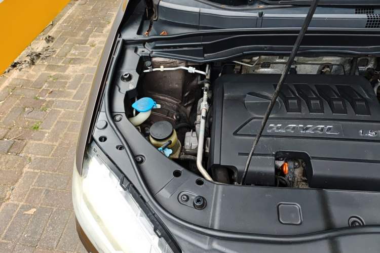 Used Haval H6 2015 Sport Edition 1.5T Automatic Two-Wheel Drive Luxury Model Engine Bay Right