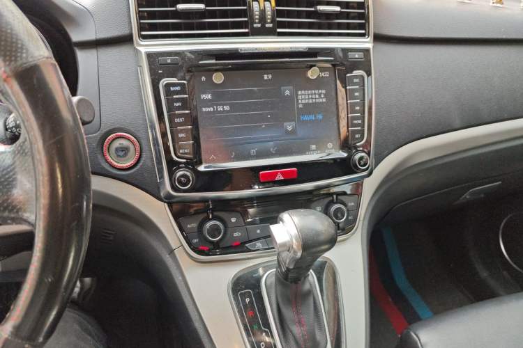 Used Haval H6 2015 Sport Edition 1.5T Automatic Two-Wheel Drive Luxury Model Audio And AC Panel
