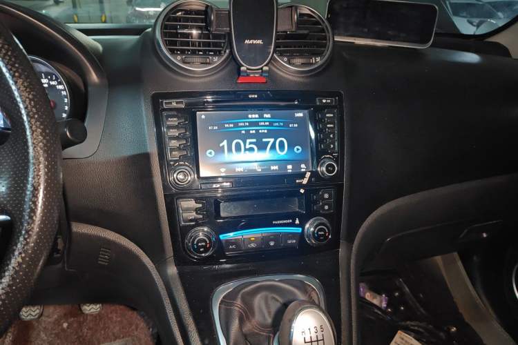 Used Haval H6 2015 Upgraded Model 1.5T Manual Two-Wheel Drive Elite Version Audio And AC Panel