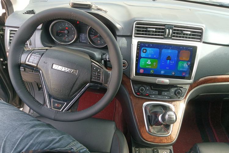 Used Haval H6 2015 Revised Version Sport Edition 1.5T Manual Transmission Two-Wheel Drive Elite Grade Center Console